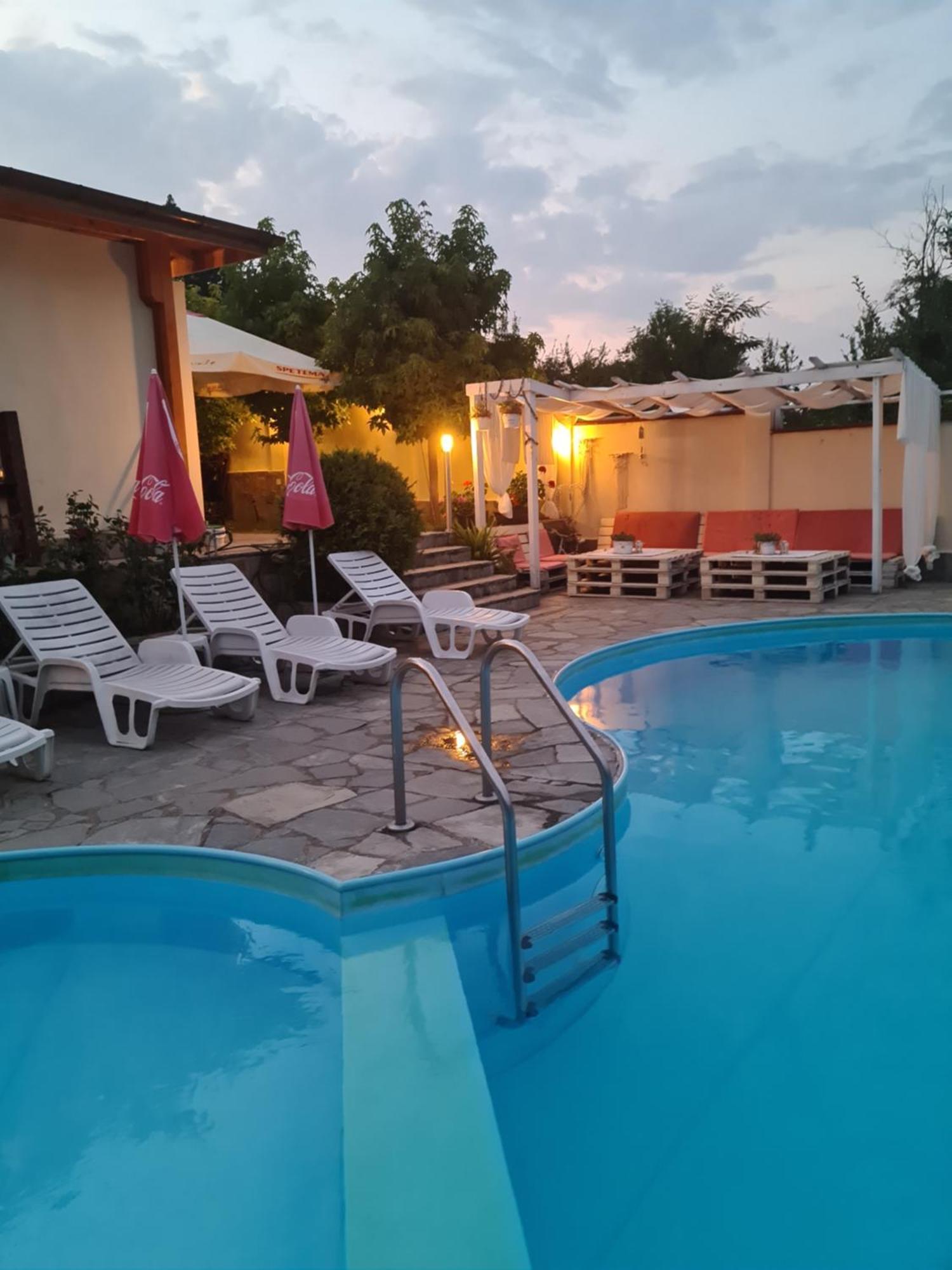 ברקוביצה Family Hotel Komhotel מראה חיצוני תמונה