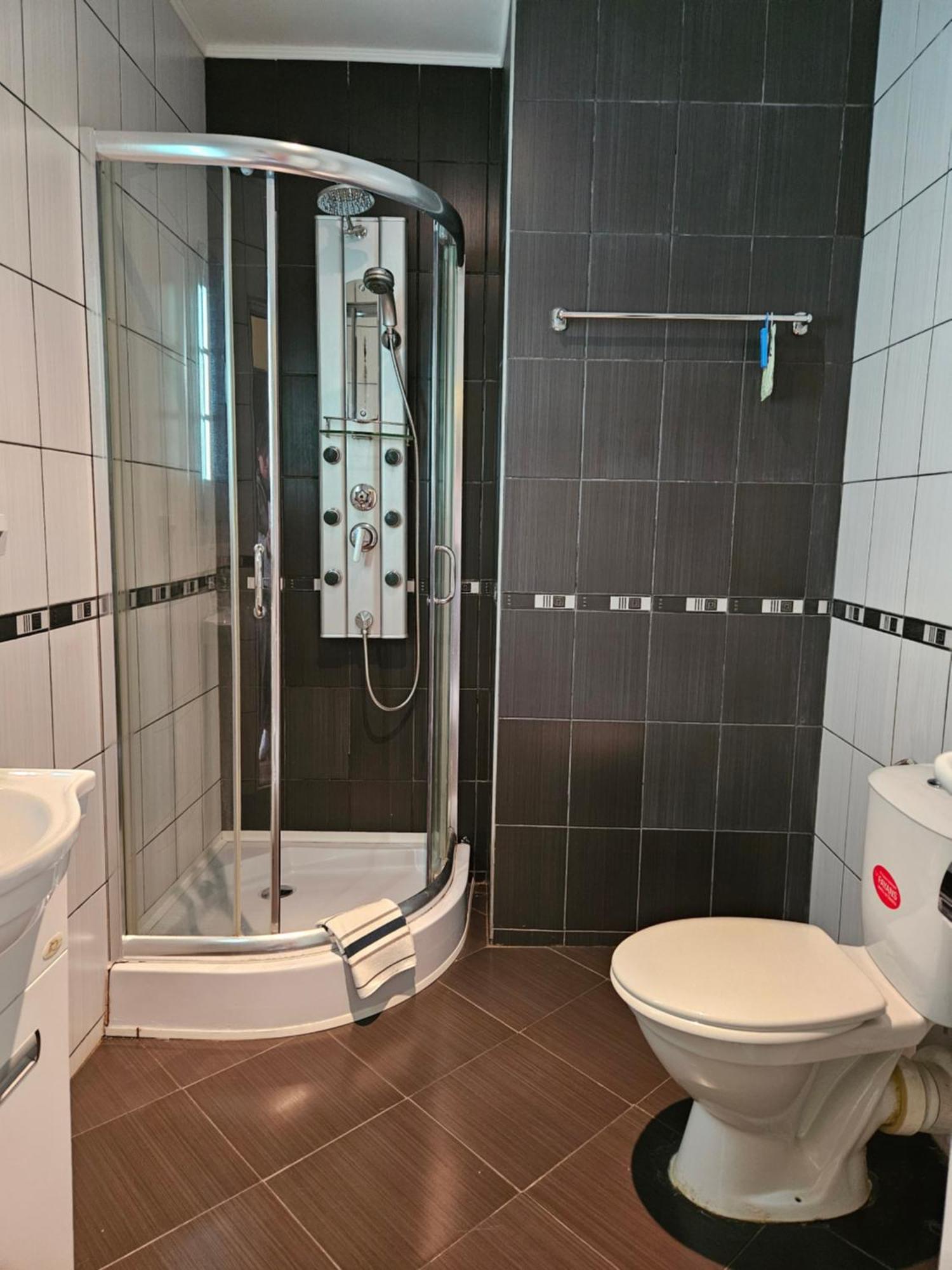 ברקוביצה Family Hotel Komhotel מראה חיצוני תמונה