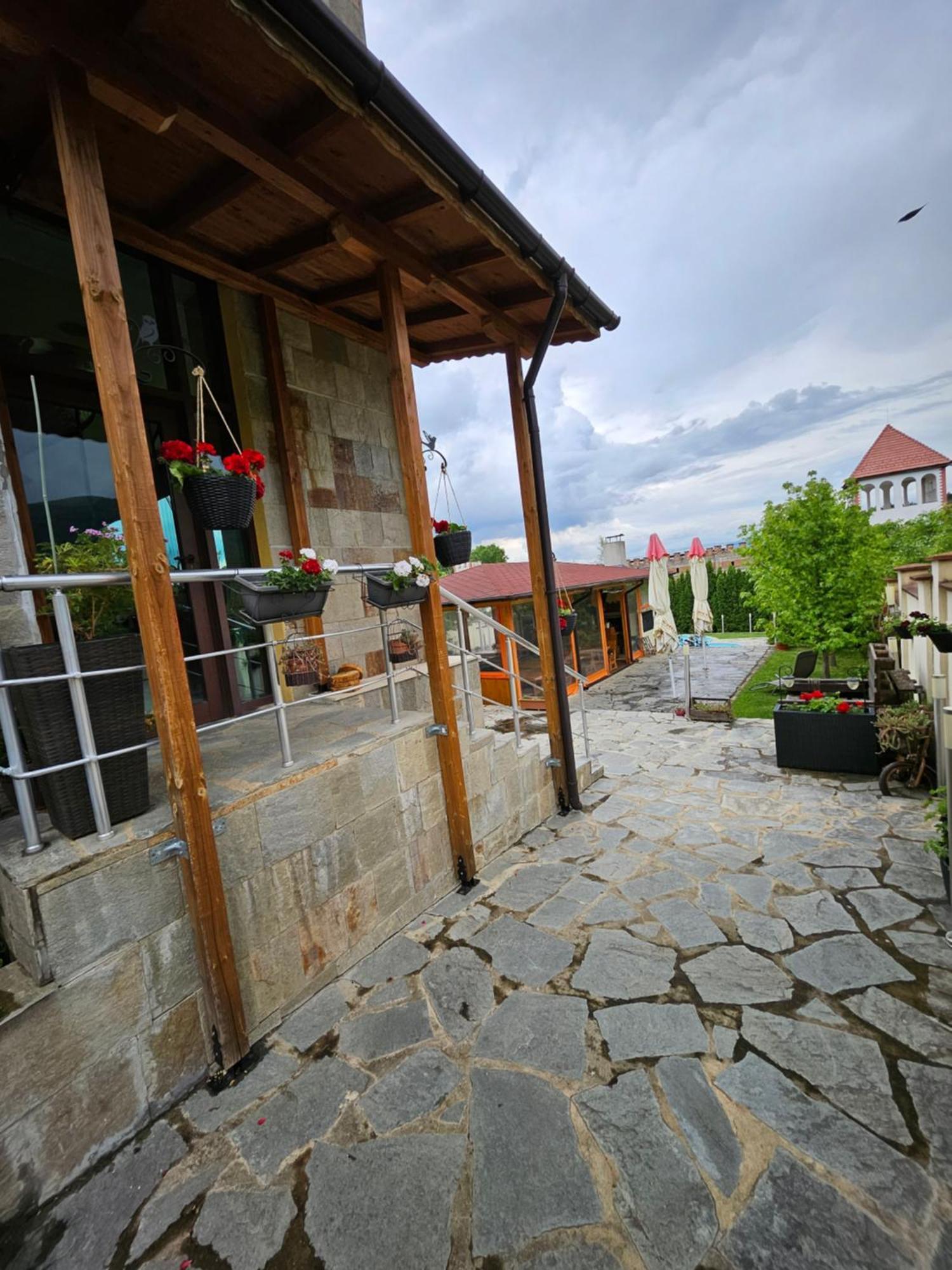 ברקוביצה Family Hotel Komhotel מראה חיצוני תמונה