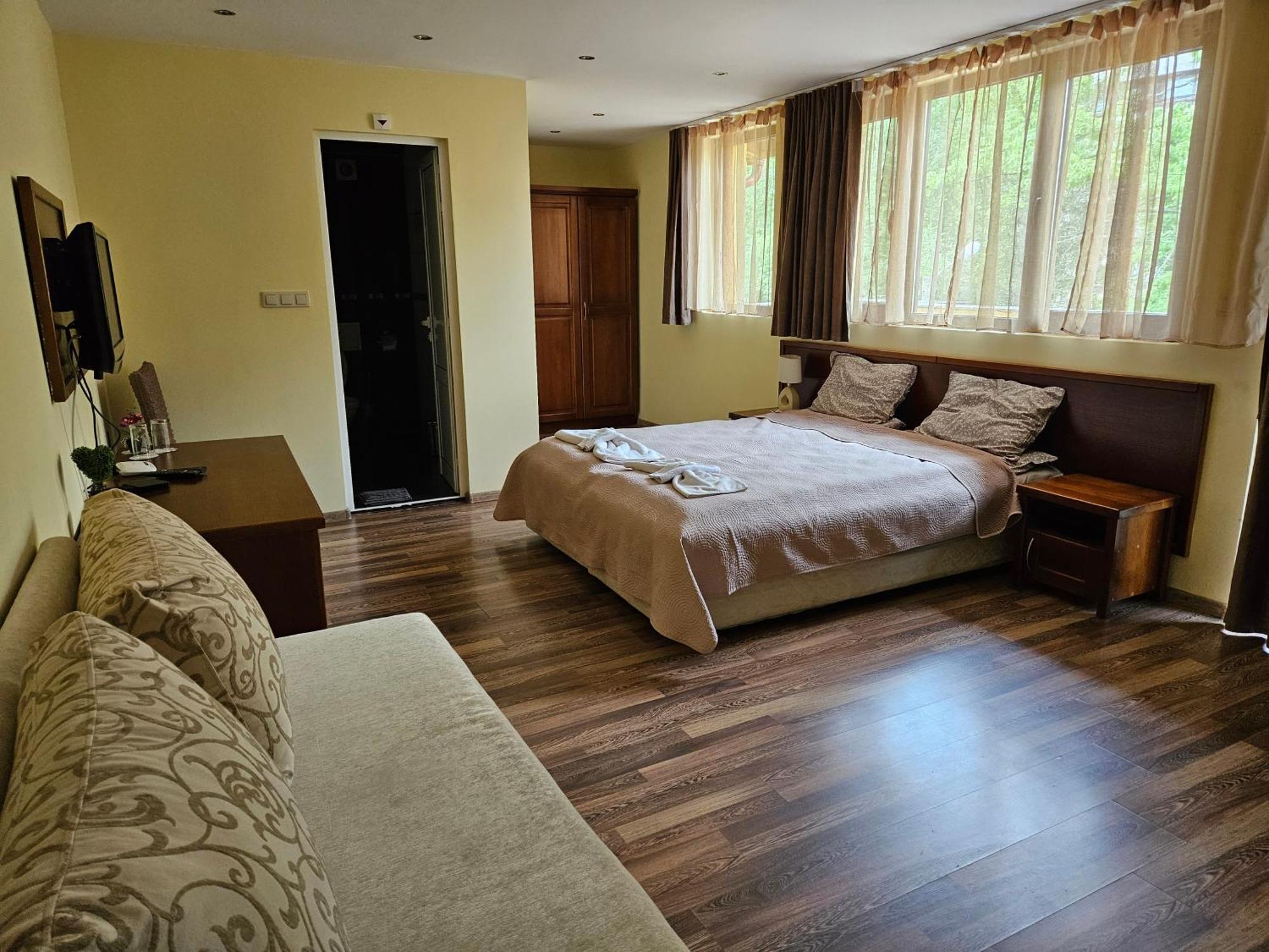ברקוביצה Family Hotel Komhotel מראה חיצוני תמונה