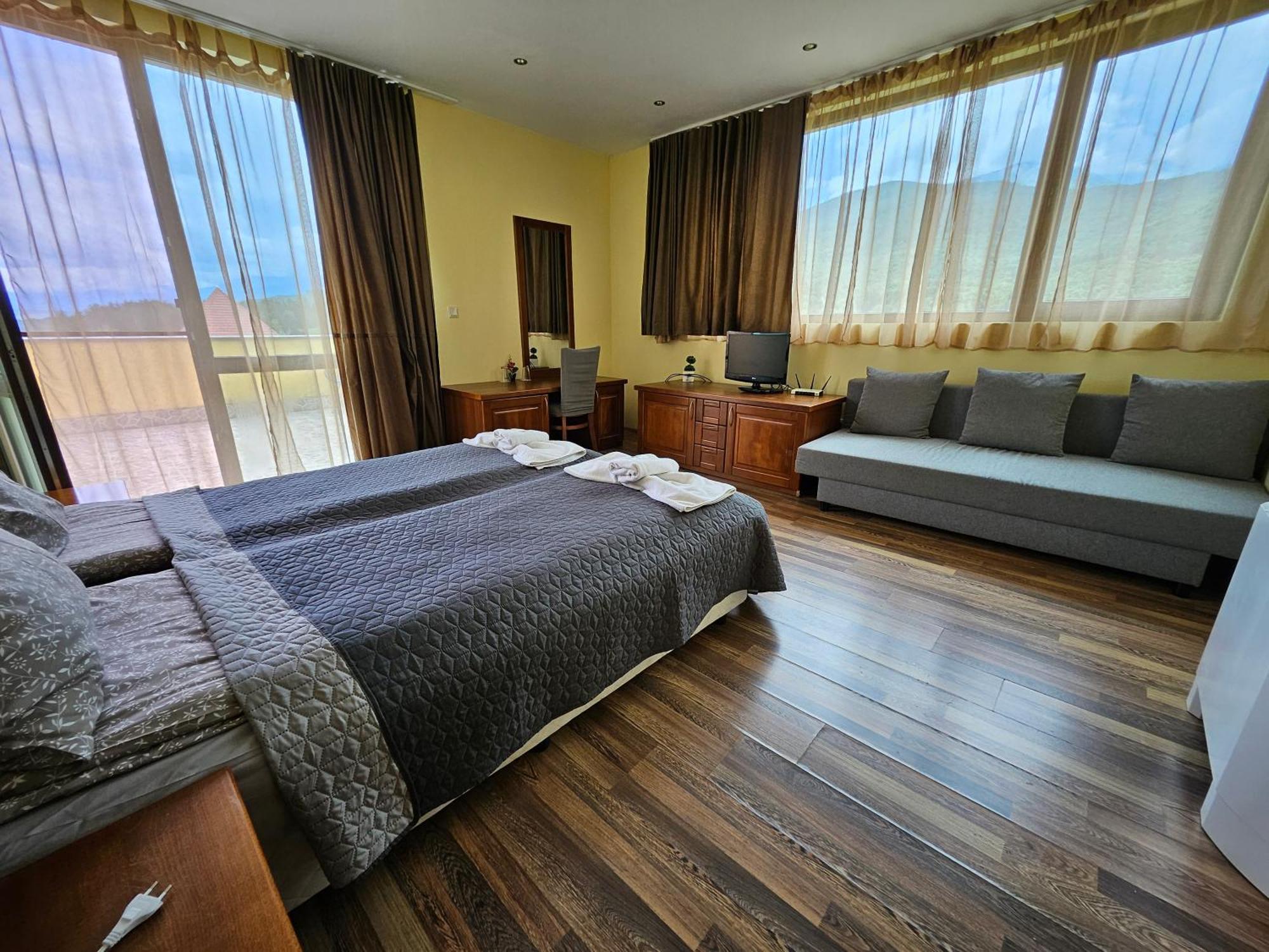 ברקוביצה Family Hotel Komhotel מראה חיצוני תמונה