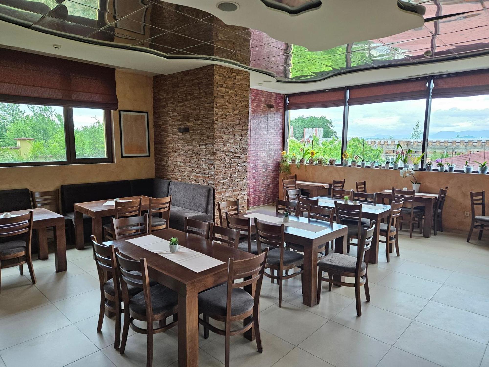 ברקוביצה Family Hotel Komhotel מראה חיצוני תמונה