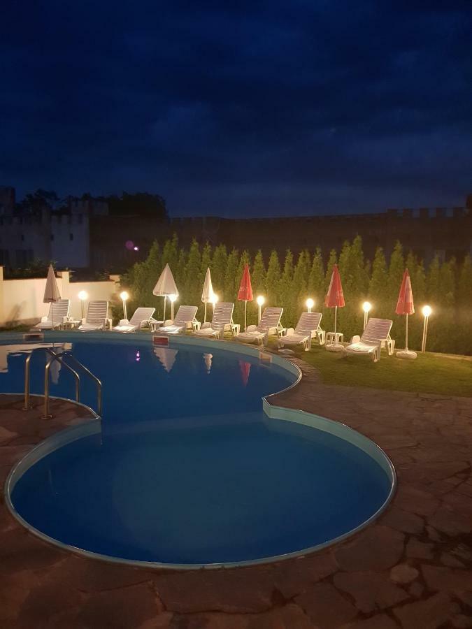 ברקוביצה Family Hotel Komhotel מראה חיצוני תמונה